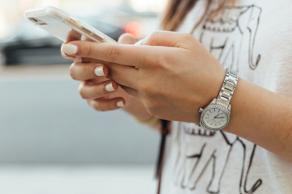 エアトリeSIMでは365日対応のLINEサポートが提供されます